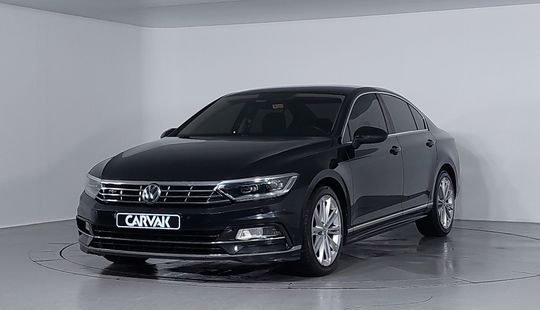 Volkswagen • Passat