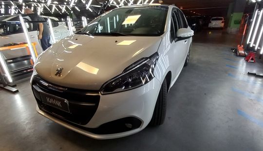 Peugeot • 208