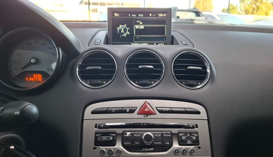 Peugeot • 408