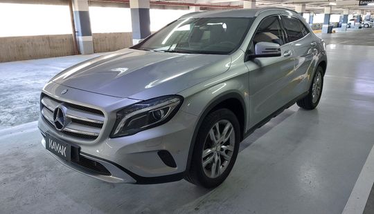 Mercedes Benz • GLA 200