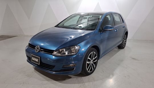 Volkswagen • Golf