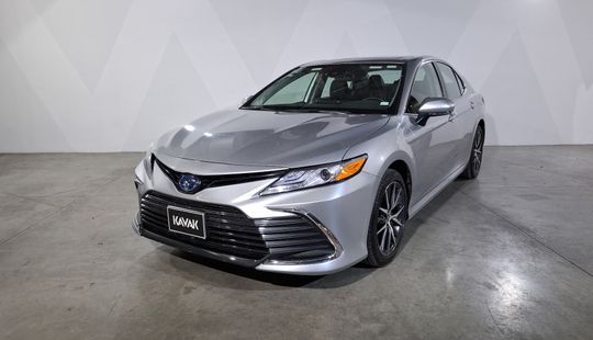 Toyota • Camry