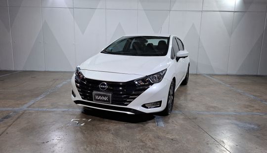 Nissan • Versa