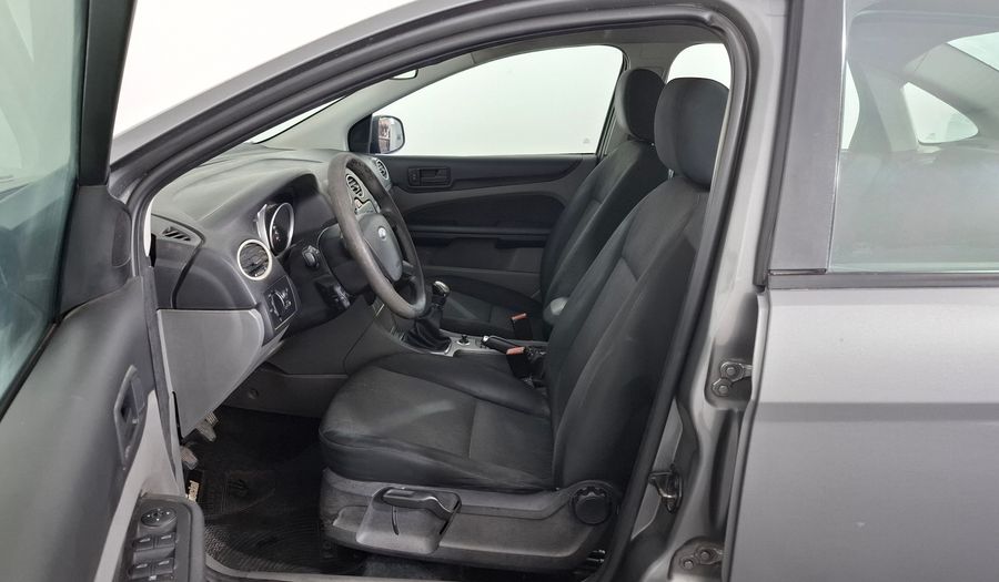 Ford Focus Ii 1.6 TREND Sedan 2012