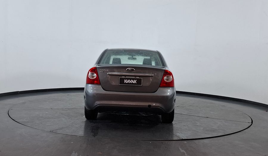 Ford Focus Ii 1.6 TREND Sedan 2012