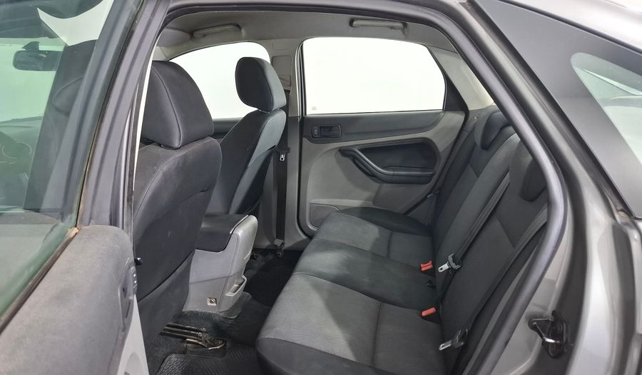 Ford Focus Ii 1.6 TREND Sedan 2012