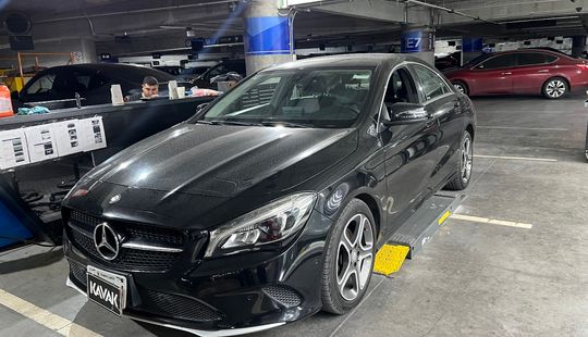 Mercedes Benz • Clase CLA