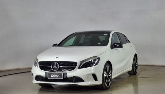 Mercedes Benz • Clase A