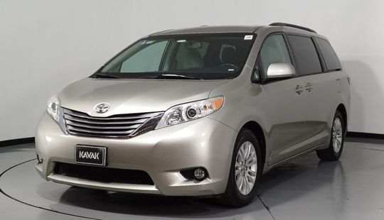 Toyota • Sienna