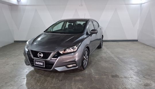 Nissan • Versa