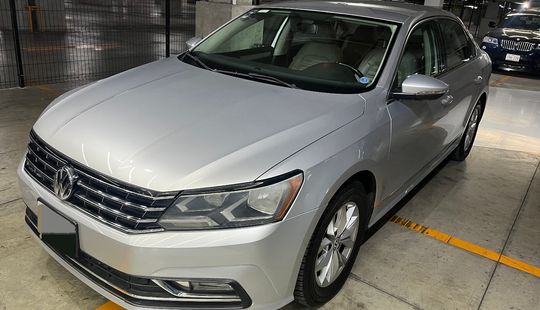 Volkswagen • Passat