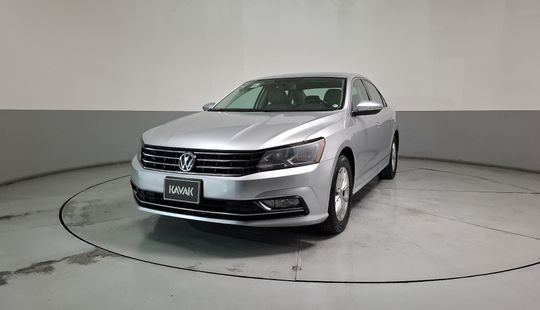 Volkswagen • Passat
