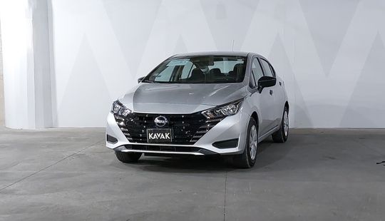 Nissan • Versa
