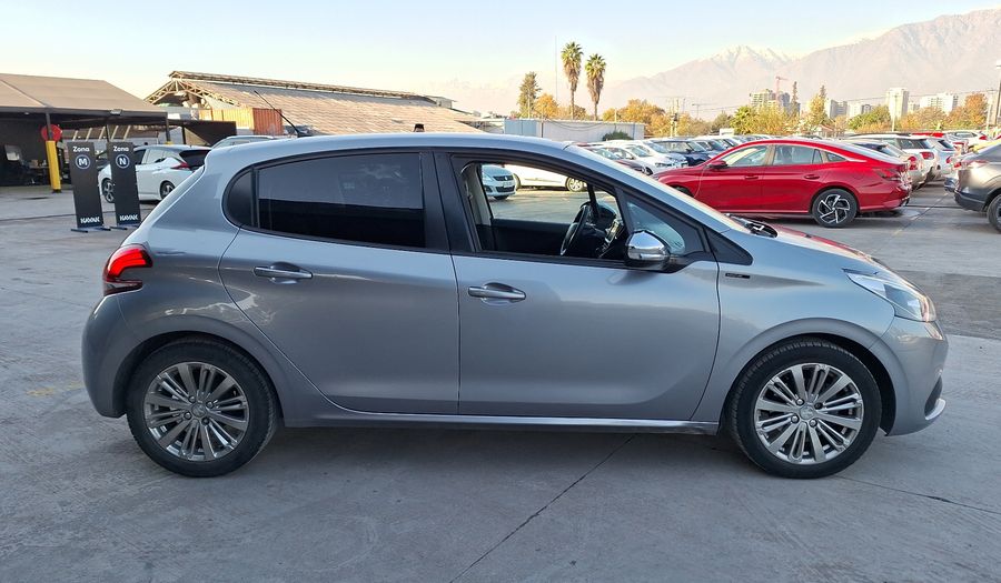 Peugeot 208 1.2 PURETECH 82 HP SIGNATURE Hatchback 2020
