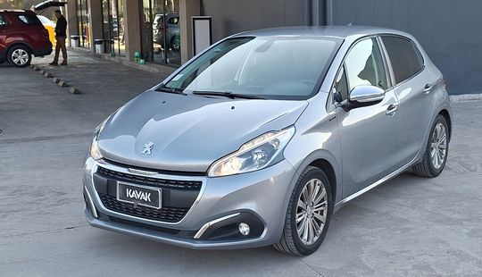 Peugeot • 208