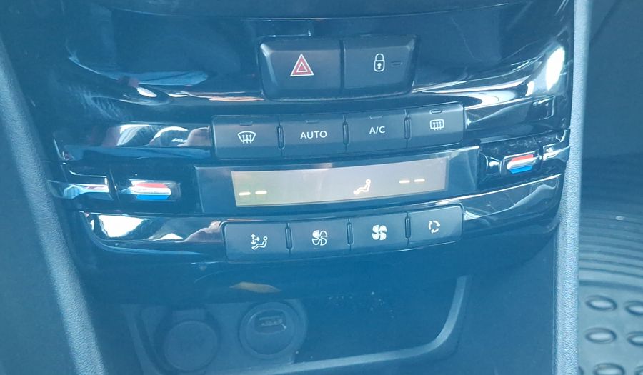 Peugeot 208 1.2 PURETECH 82 HP SIGNATURE Hatchback 2020