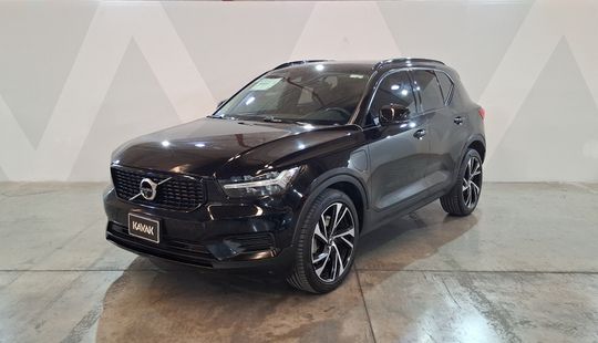 Volvo • XC40