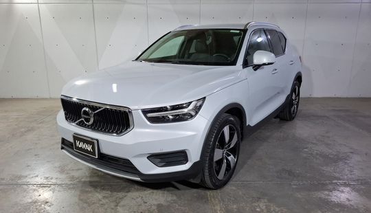 Volvo • XC40
