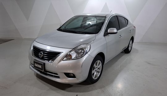 Nissan • Versa
