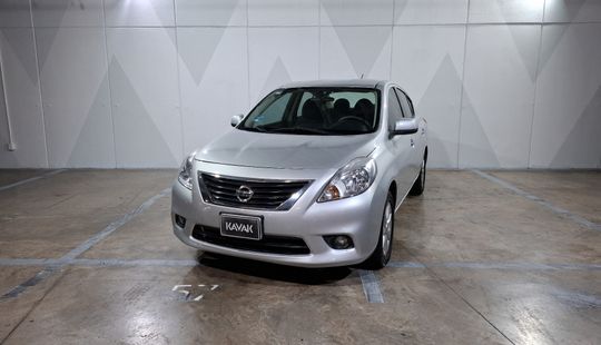 Nissan • Versa