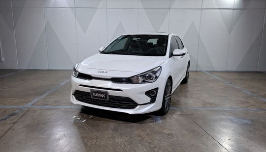 2022 • 47,617 km • Automático