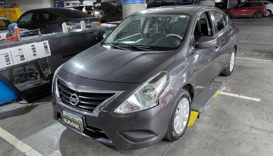 Nissan • Versa