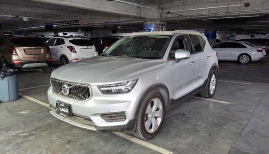 Volvo • XC40