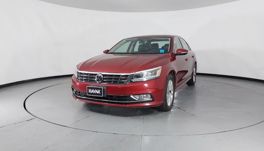 Volkswagen • Passat