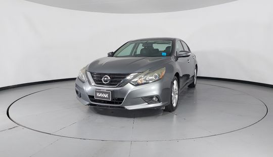 Nissan • Altima