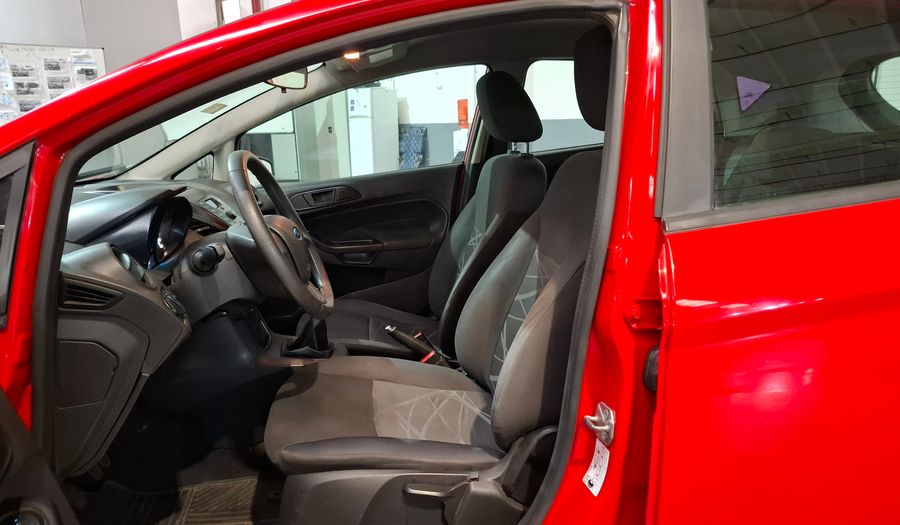 Ford Fiesta Kinetic Design 1.6 S Hatchback 2014