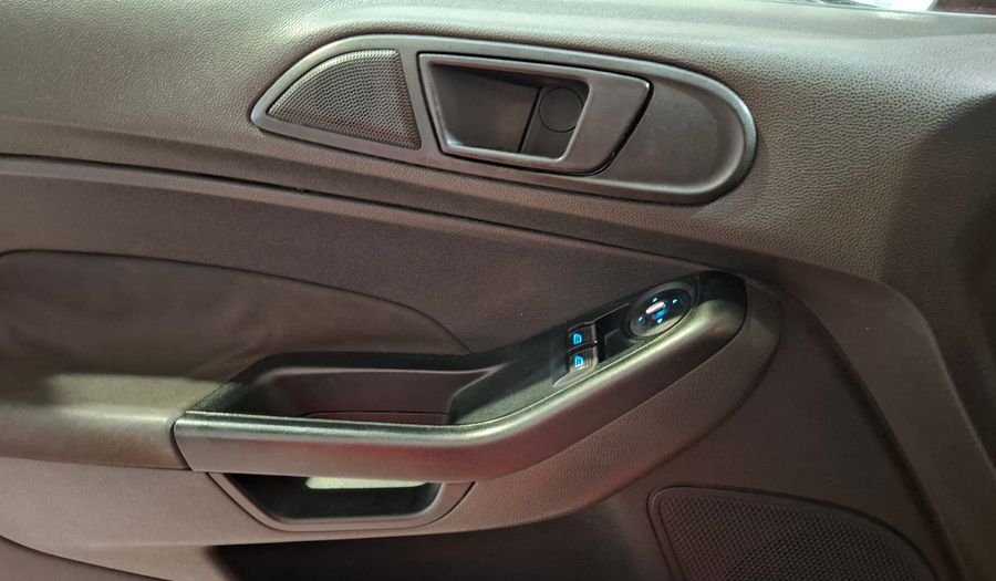 Ford Fiesta Kinetic Design 1.6 S Hatchback 2014