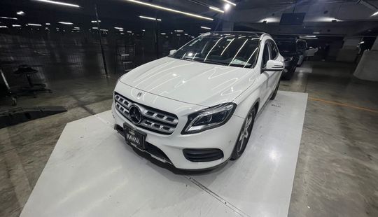 Mercedes Benz • Clase GLA