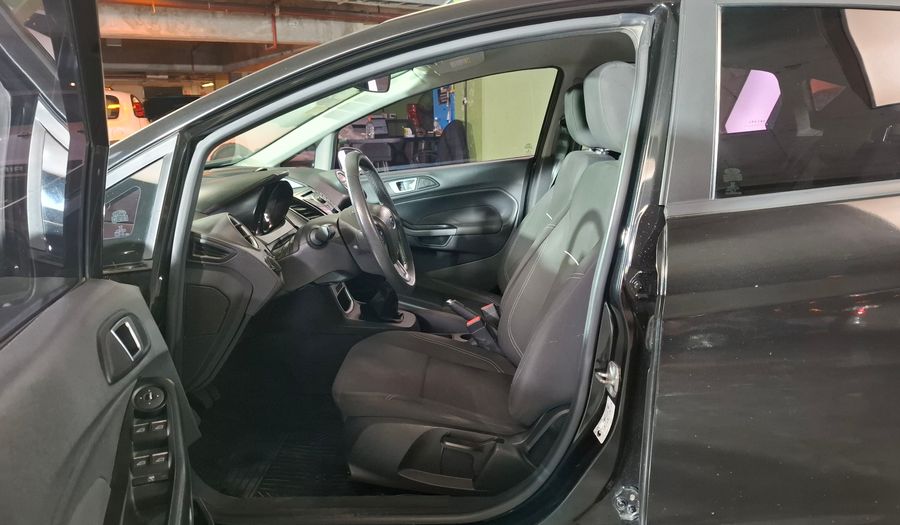 Ford Fiesta Kinetic Design 1.6 SE Hatchback 2015