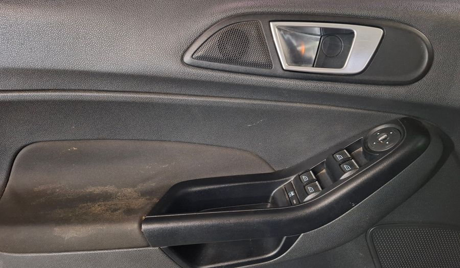 Ford Fiesta Kinetic Design 1.6 SE Hatchback 2015
