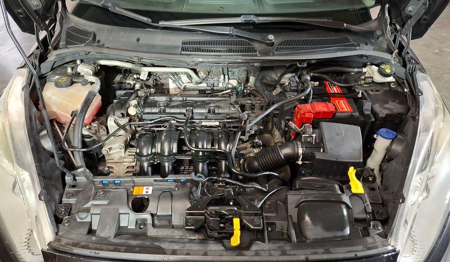Ford Fiesta Kinetic Design 1.6 SE Hatchback 2015