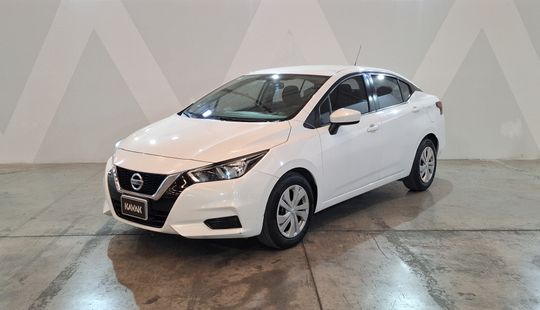 Nissan • Versa