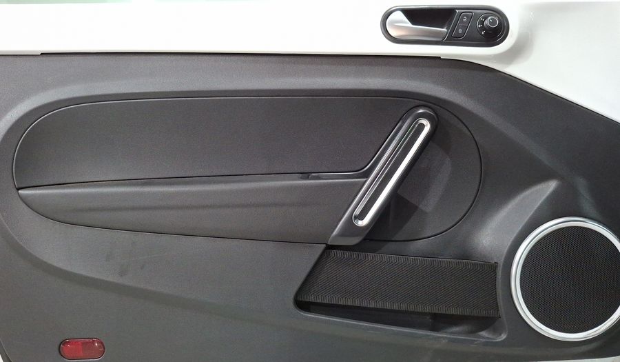 Volkswagen Beetle 2.5 SPORT TIPTRONIC Hatchback 2015