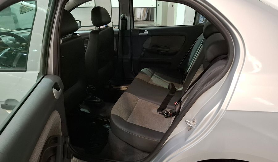 Volkswagen Voyage 1.6 COMFORTLINE + PLUS Sedan 2013