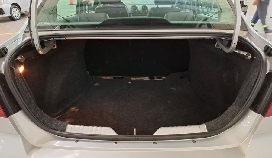 Volkswagen Voyage 1.6 COMFORTLINE + PLUS Sedan 2013