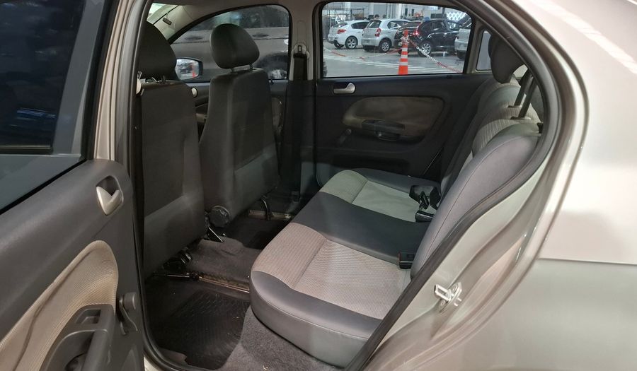 Volkswagen Voyage 1.6 COMFORTLINE + PLUS Sedan 2012