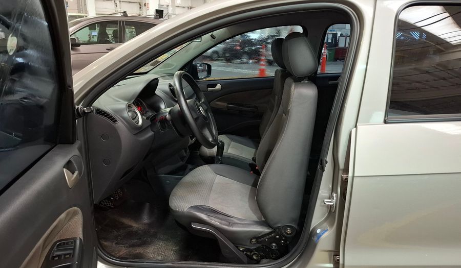 Volkswagen Voyage 1.6 COMFORTLINE + PLUS Sedan 2012
