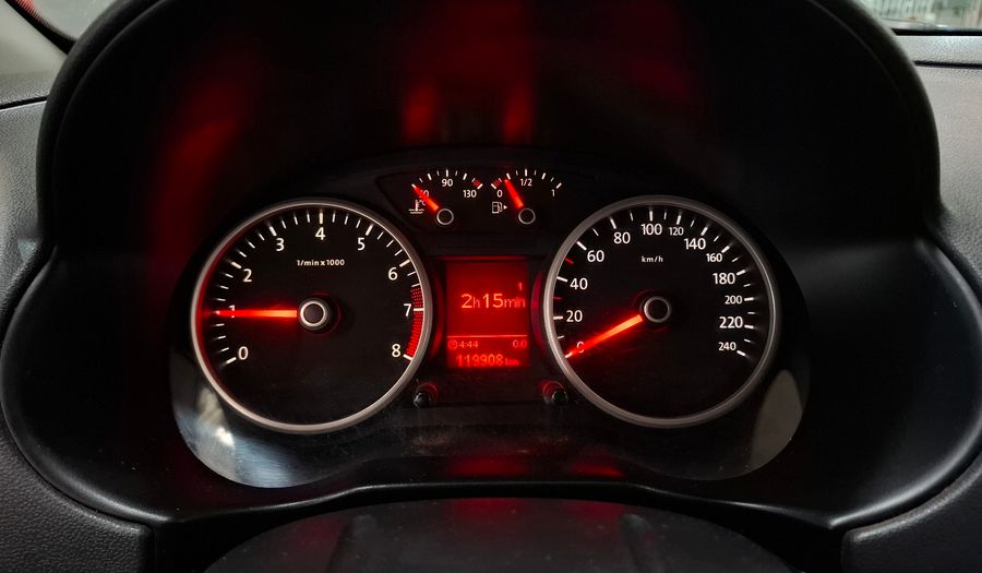 Volkswagen Voyage 1.6 COMFORTLINE + PLUS Sedan 2012