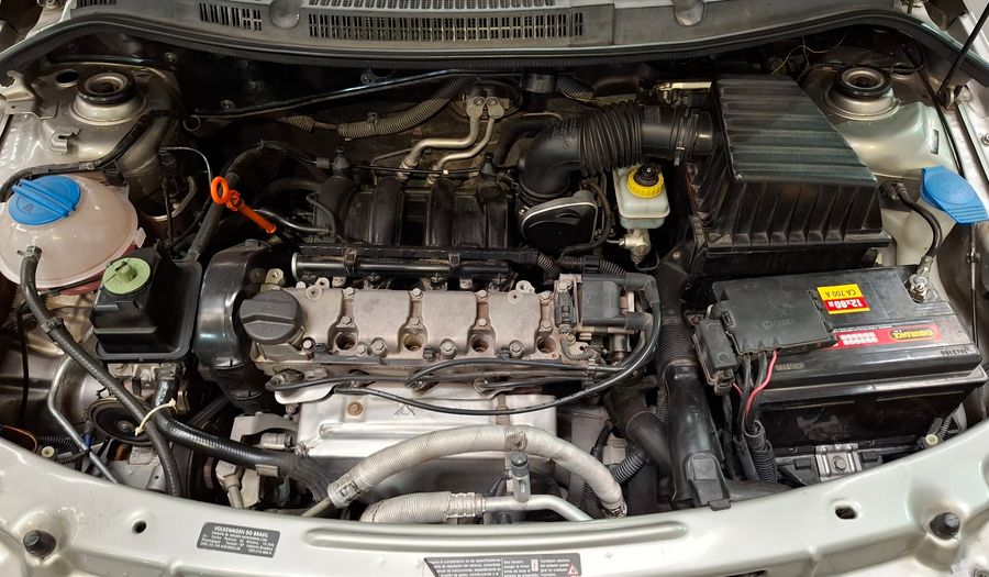 Volkswagen Voyage 1.6 COMFORTLINE + PLUS Sedan 2012