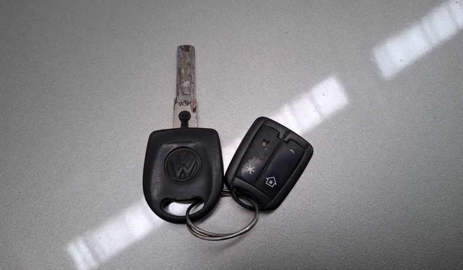Volkswagen Voyage 1.6 COMFORTLINE + PLUS Sedan 2012