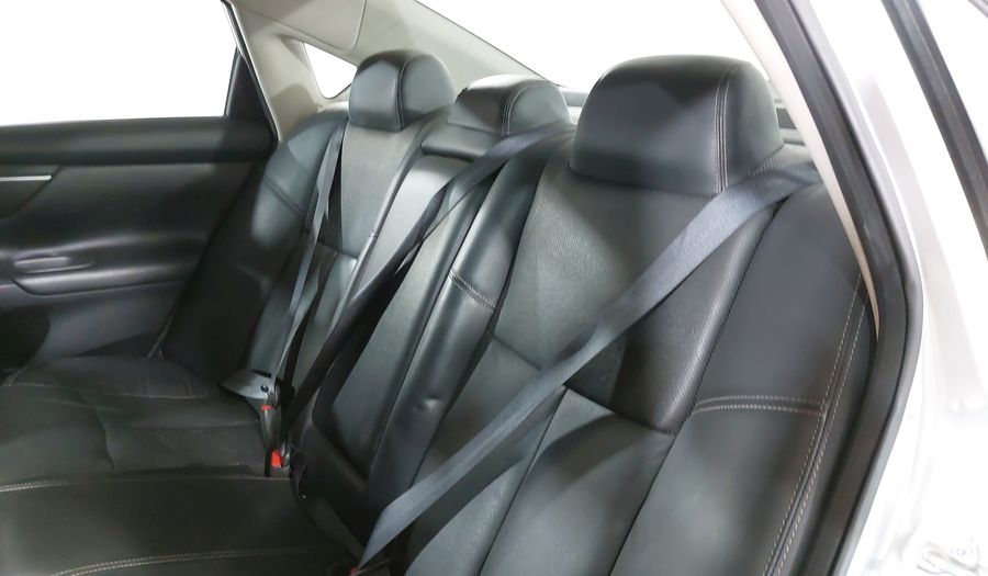 Nissan Altima 2.5 ADVANCE NAVI CVT Sedan 2017