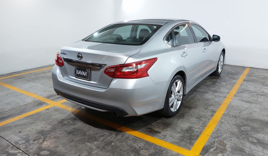 Nissan Altima 2.5 ADVANCE NAVI CVT Sedan 2017