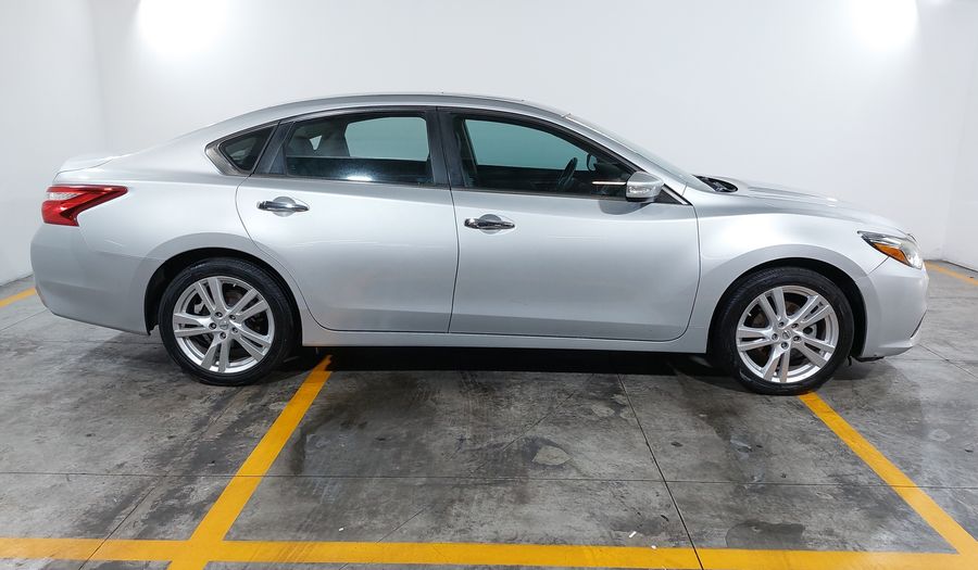 Nissan Altima 2.5 ADVANCE NAVI CVT Sedan 2017