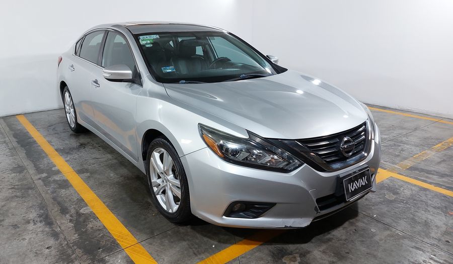 Nissan Altima 2.5 ADVANCE NAVI CVT Sedan 2017