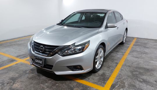 Nissan • Altima