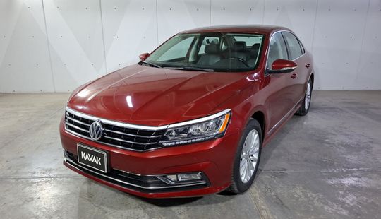 Volkswagen • Passat